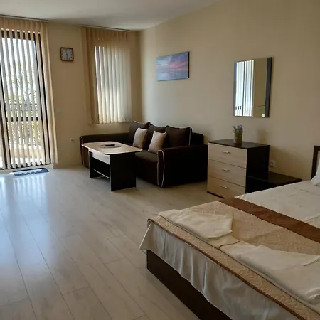 Ani's * Golden Sands