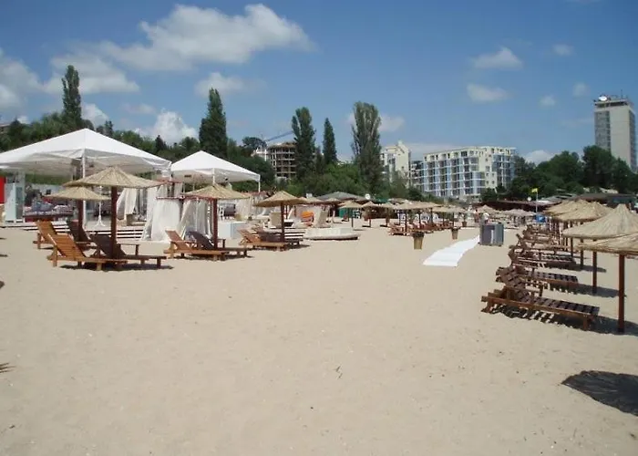 Ani's * Golden Sands